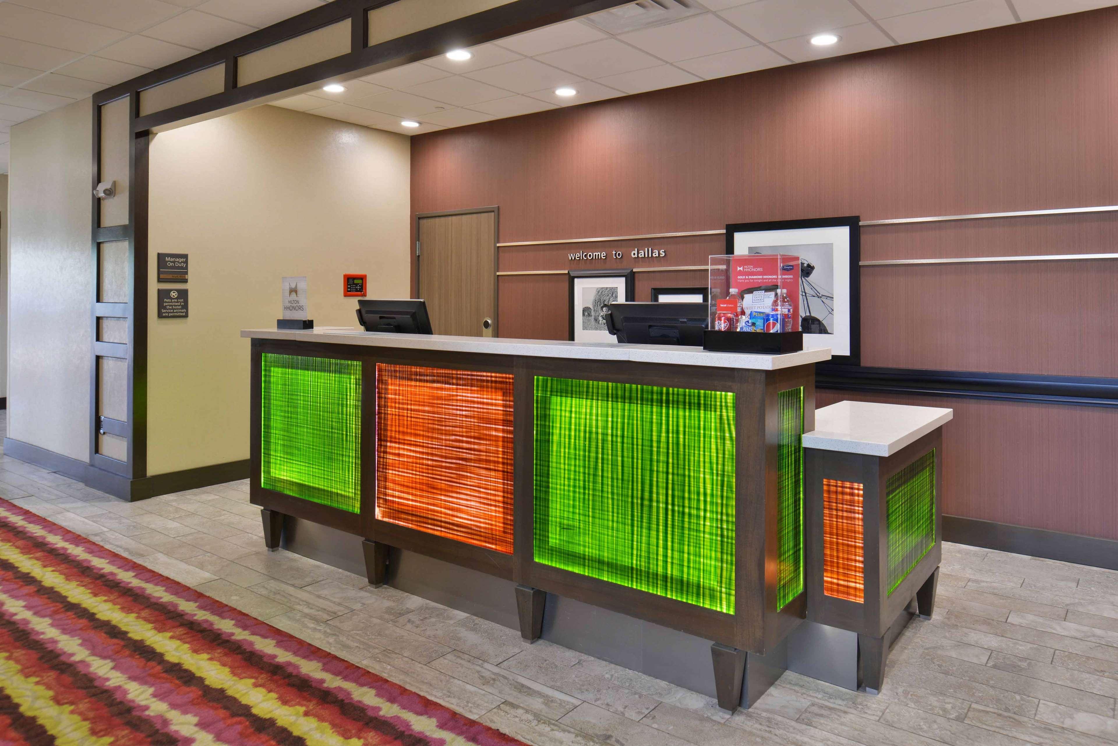 Hampton Inn & Suites Dallas Market Center Luaran gambar
